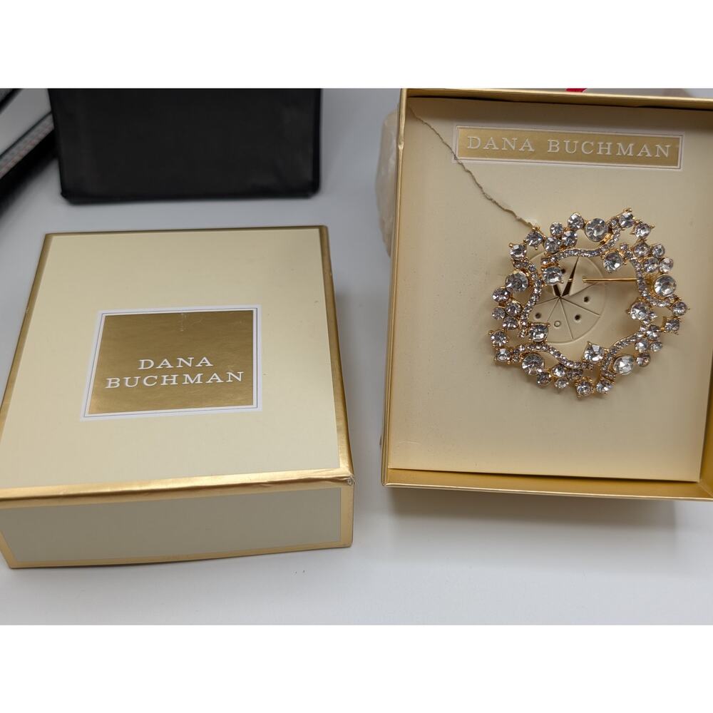 Dana Buchman Gold Tone Rhinestone Crystal Wreath Brooch Pin NIB tear in box